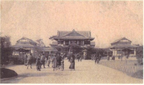 明治時代、県民に一般公開された栗林公園。その中心部に香川県初の博物館が建立。