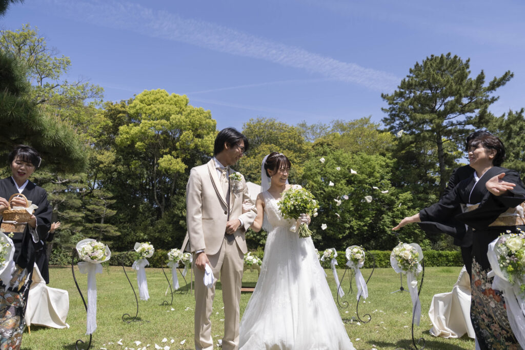 高松市栗林公園の結婚式　ガーデンウェディングができる。家族婚、家族だけの結婚式、少人数の結婚式　ガーデン人前式　ガーデンウェディング会場